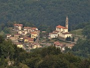 45 Zoom sulla chiesa di Costa Serina